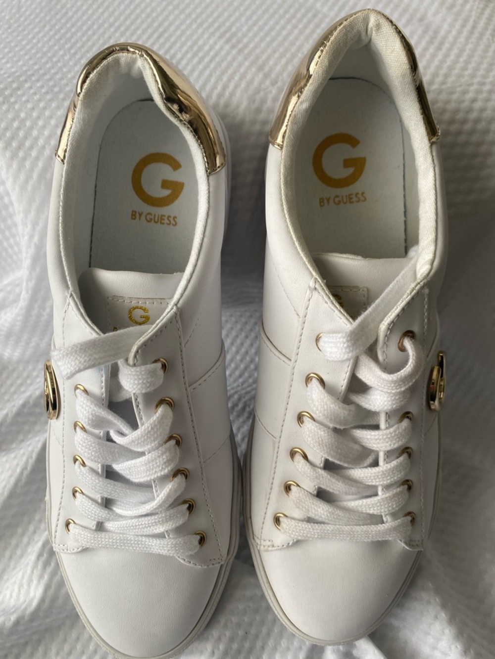 G by Guess White Sneakers with Gold Accents Super Cute Women’s Size 11M NWOT - Picture 8 of 9
